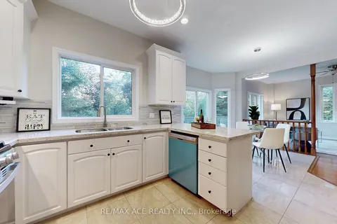 311 Sheridan Crt, Newmarket, ON L3Y 8P9