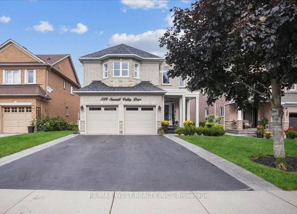 239 Sawmill Valley Dr, Newmarket, ON L3X 2W4