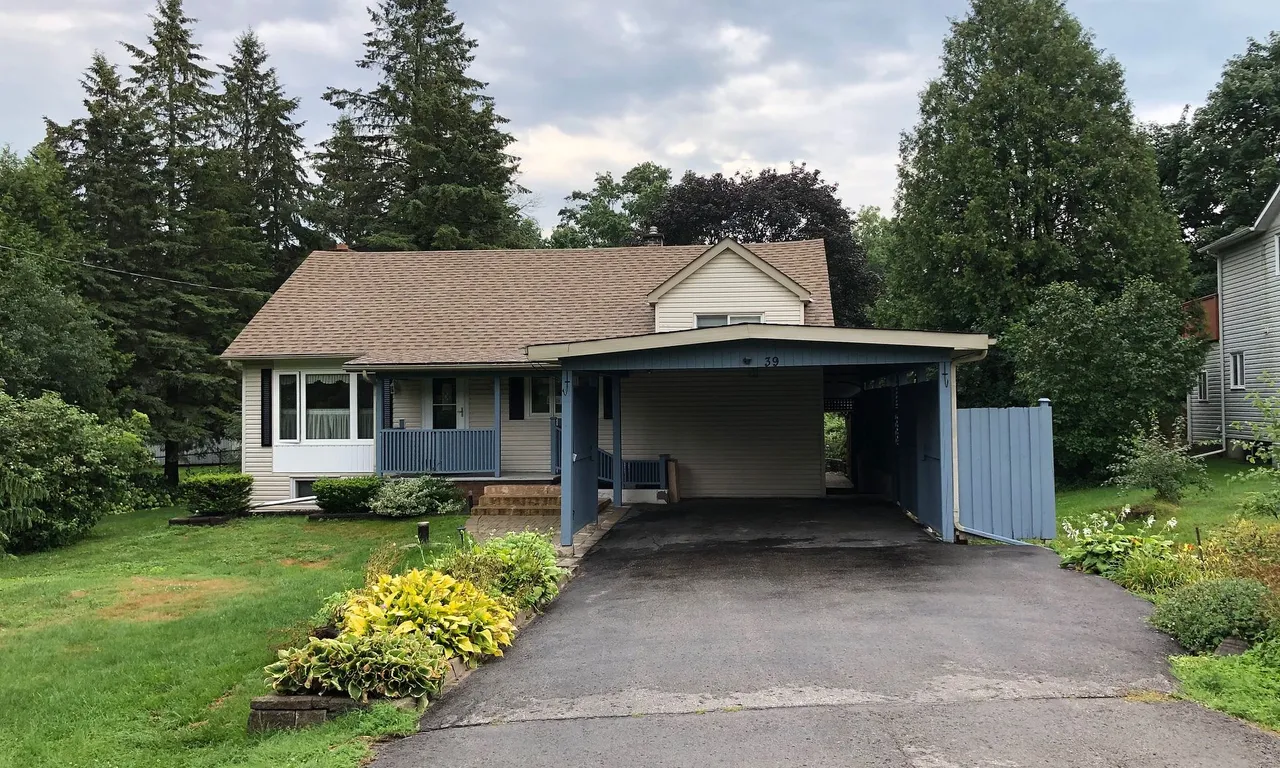 41 CEMETERY Rd, Uxbridge, ON L9P 1R1