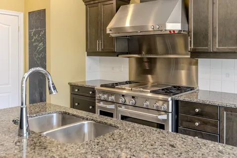 63 Chayna Cres, Vaughan, ON L6A 0N1