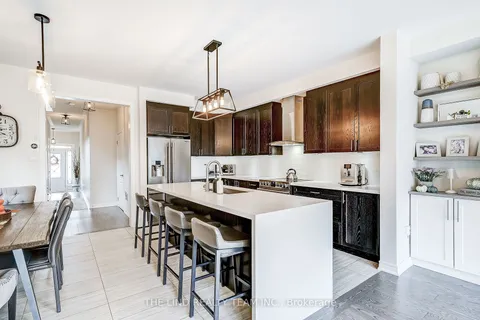 70 Walter Proctor Rd, East Gwillimbury, ON L9N 0L6