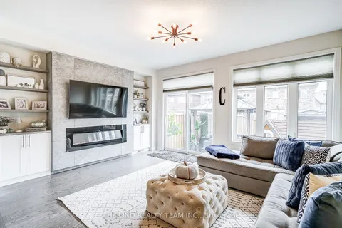 70 Walter Proctor Rd, East Gwillimbury, ON L9N 0L6