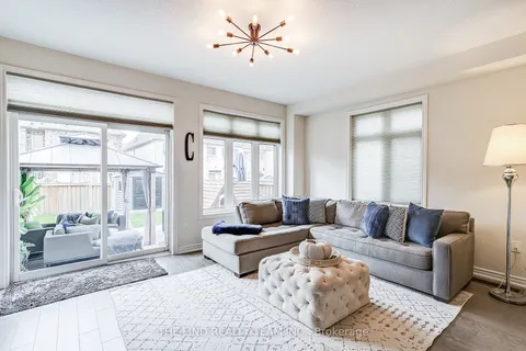 70 Walter Proctor Rd, East Gwillimbury, ON L9N 0L6
