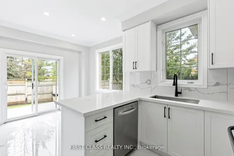 72 Perivale Gdns, Aurora, ON L4G 7P8