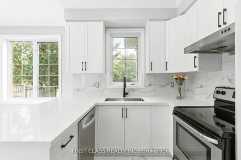 72 Perivale Gdns, Aurora, ON L4G 7P8