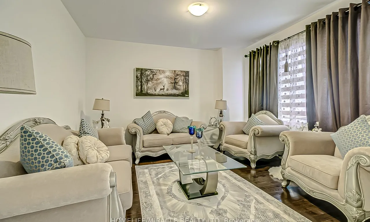 245 Danny Wheeler Blvd, Georgina, ON L4P 0J8