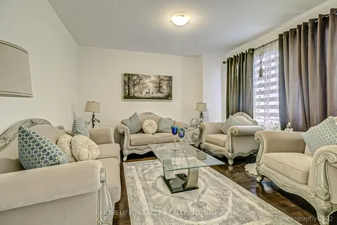 245 Danny Wheeler Blvd, Georgina, ON L4P 0J8