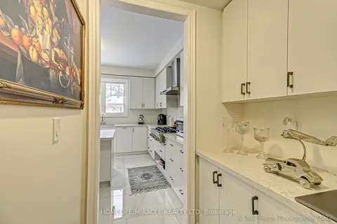 245 Danny Wheeler Blvd, Georgina, ON L4P 0J8