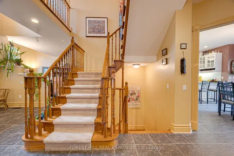 16 Winterport Crt, Richmond Hill, ON L4C 9V6