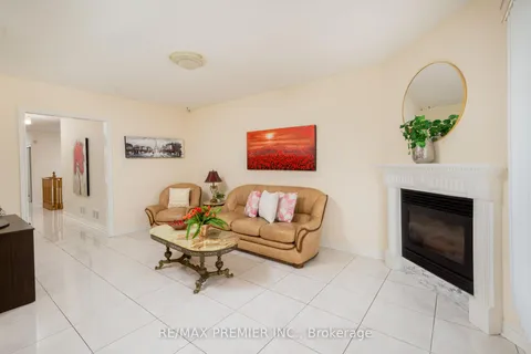 408 Melville Ave, Vaughan, ON L6A 2N8