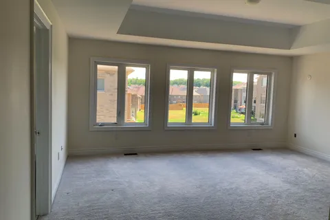 35 Prunella Crescent, East Gwillimbury, ON L9N 0S7