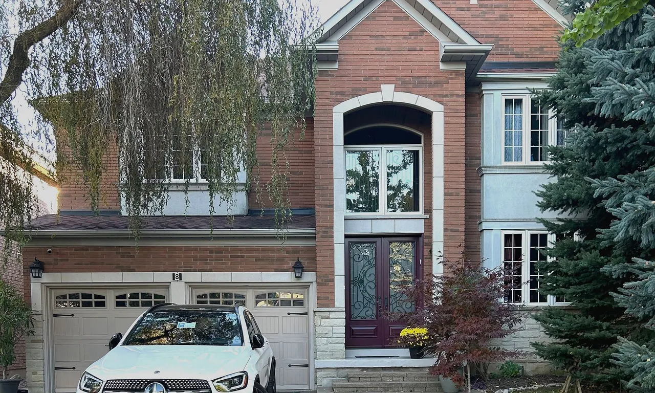 8 Pico Cres, Vaughan, ON L4J 8P4