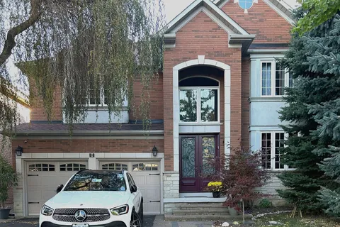 8 Pico Cres, Vaughan, ON L4J 8P4