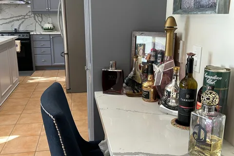 8 Pico Cres, Vaughan, ON L4J 8P4