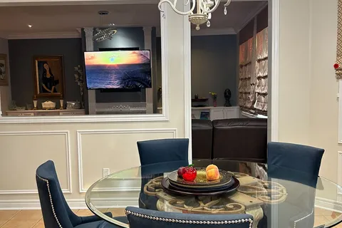 8 Pico Cres, Vaughan, ON L4J 8P4