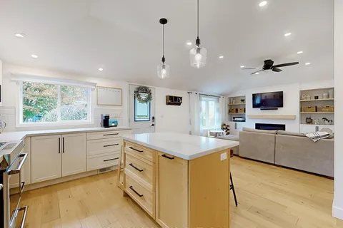 59 Oak Ave, East Gwillimbury, ON L9N 1A5