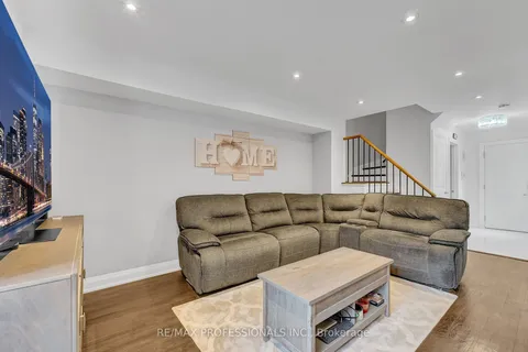 2181 Ferguson St, Innisfil, ON L9S 1X6