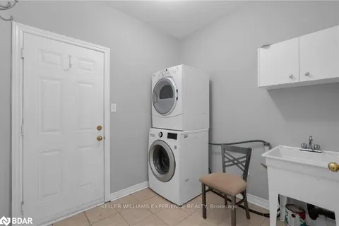 1951 Swan St, Innisfil, ON L9S 0B4