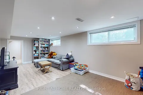 308 Paliser Cres, Richmond Hill, ON L4C 1R8