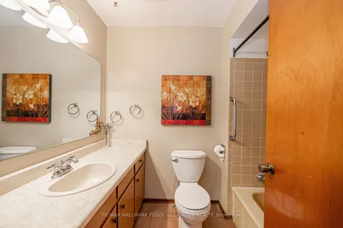 31 Park Cres, Richmond Hill, ON L4E 3J5