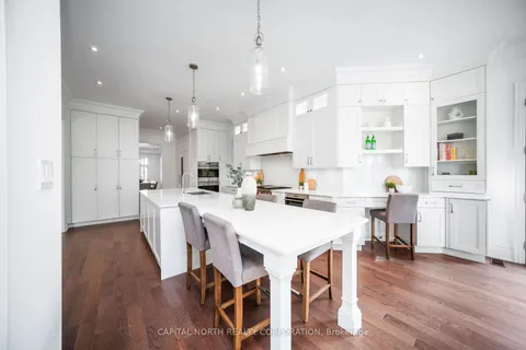 8 Kinghorn Rd, King, ON L7B 0M8