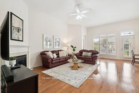 2 Suggs Lane, Whitchurch-Stouffville, ON L4A 0K6