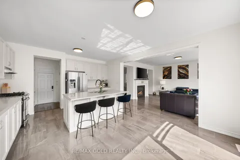 31 Streamside St, Vaughan, ON L4H 4V3