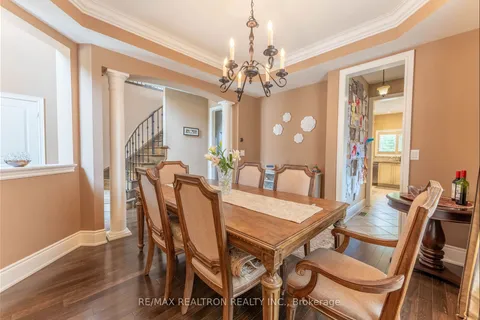 35 Morland Cres, Aurora, ON L4G 7Z2