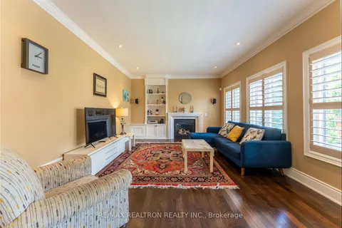 35 Morland Cres, Aurora, ON L4G 7Z2