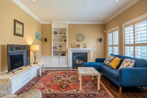 35 Morland Cres, Aurora, ON L4G 7Z2