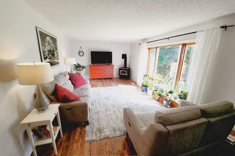 6234 Yonge St, Innisfil, ON L0L 1K0
