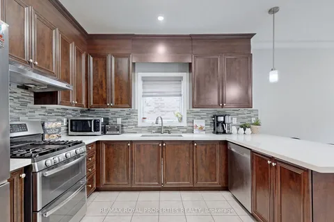 154 Gardiner Dr, Bradford West Gwillimbury, ON L3Z 0J6