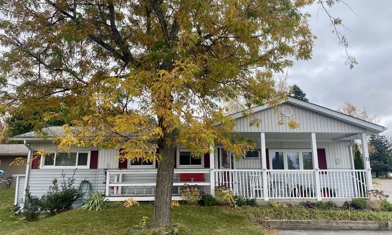 11 Locust Hill Dr, Innisfil, ON L9S 1R8