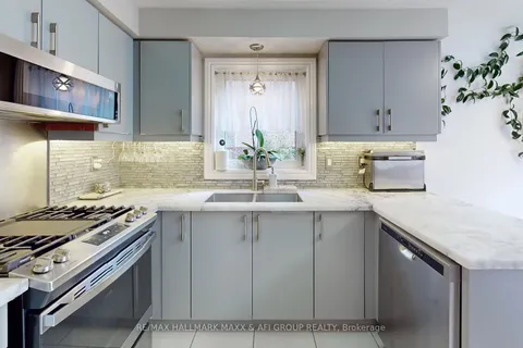 290 Marble Pl, Newmarket, ON L3X 2X9
