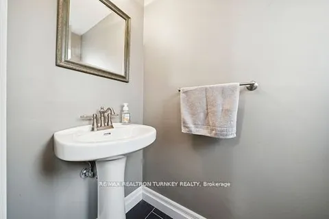 14 Emily Carr St, Markham, ON L3R 2K4