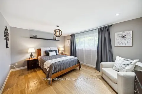 14 Emily Carr St, Markham, ON L3R 2K4