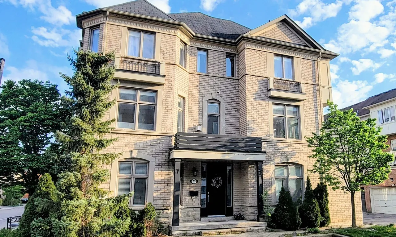 75 Vittorio De Luca Dr, Vaughan, ON L4L 0A8