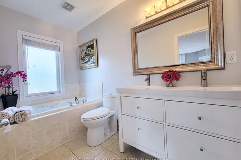 75 Vittorio De Luca Dr, Vaughan, ON L4L 0A8