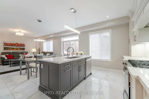 25 Alistair Cres, Vaughan, ON L4H 4T7