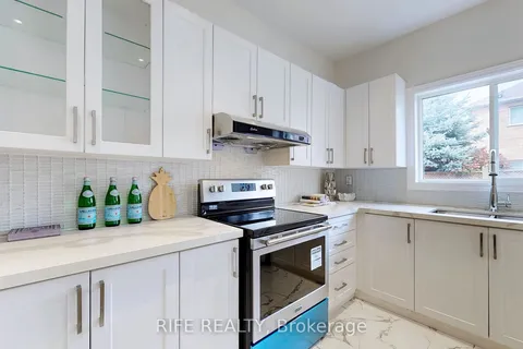 53 Edgewood Cres, Markham, ON L6C 2K7