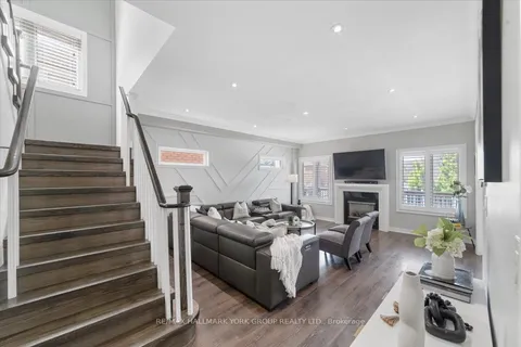 28 West Park Ave, Bradford West Gwillimbury, ON L3Z 0A8