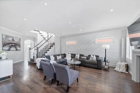 28 West Park Ave, Bradford West Gwillimbury, ON L3Z 0A8