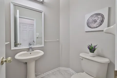 12 Debonair St, Richmond Hill, ON L4C 0R2