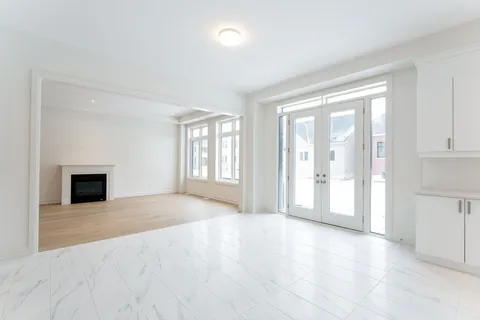9 Mayflower Gardens, Adjala-Tosorontio, ON L0G 1W0
