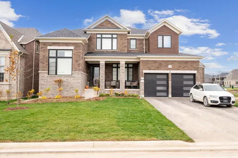 9 Mayflower Gardens, Adjala-Tosorontio, ON L0G 1W0