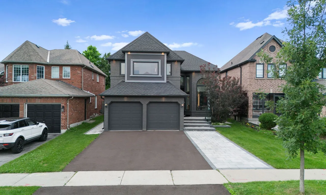 443 Silken Laumann Dr, Newmarket, ON L3X 2H9
