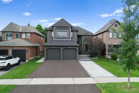443 Silken Laumann Dr, Newmarket, ON L3X 2H9