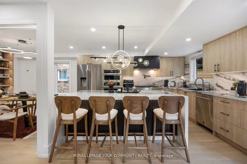 443 Silken Laumann Dr, Newmarket, ON L3X 2H9