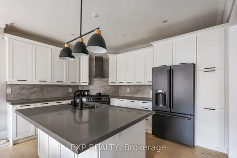 8 Philips Lake Crt, Richmond Hill, ON L4E 0M2