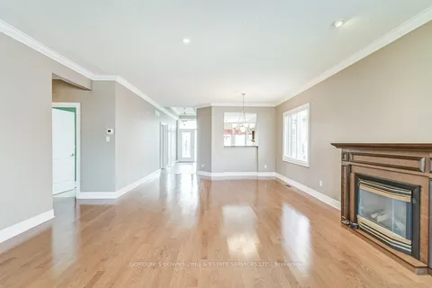 22 Lees Gallery, Whitchurch-Stouffville, ON L4A 1N7